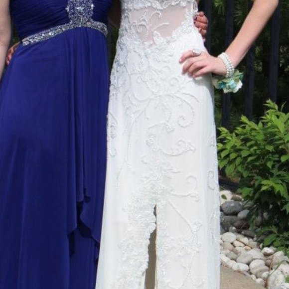 Formal dress - Picture 2 of 5